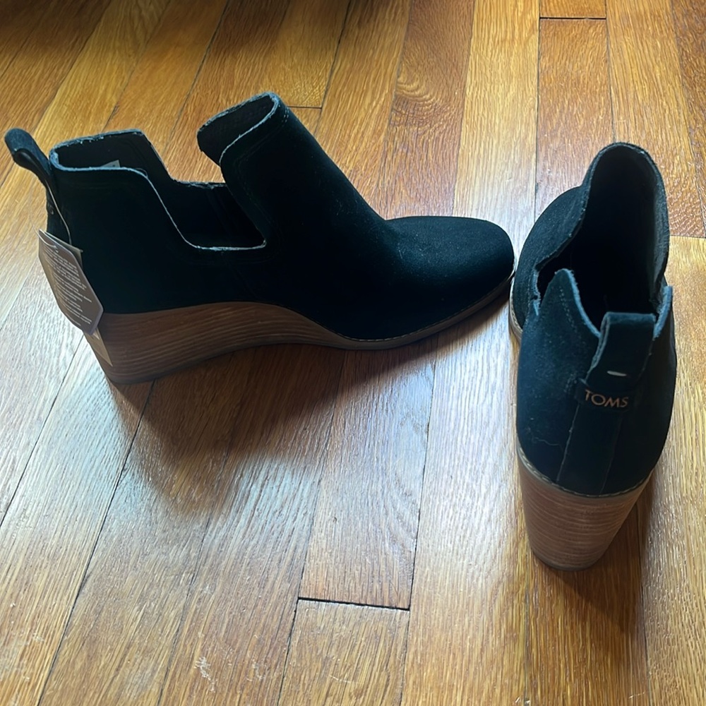 TOMS Black suede booties